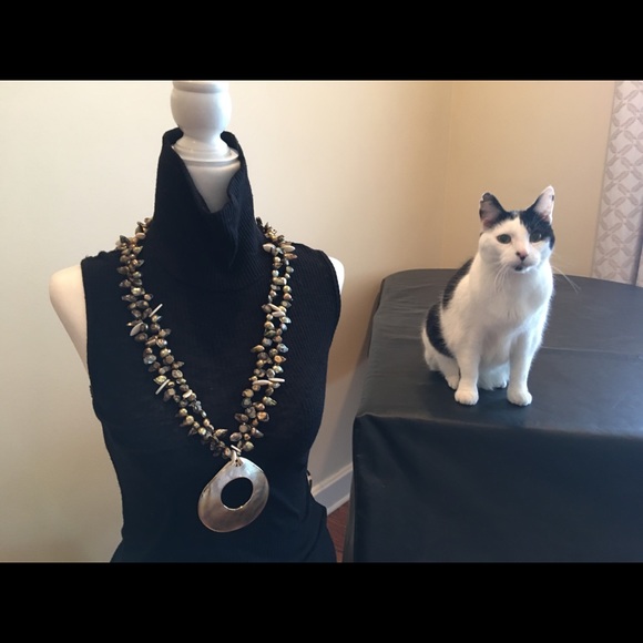 Lacquered Shell Necklace - Picture 2 of 4